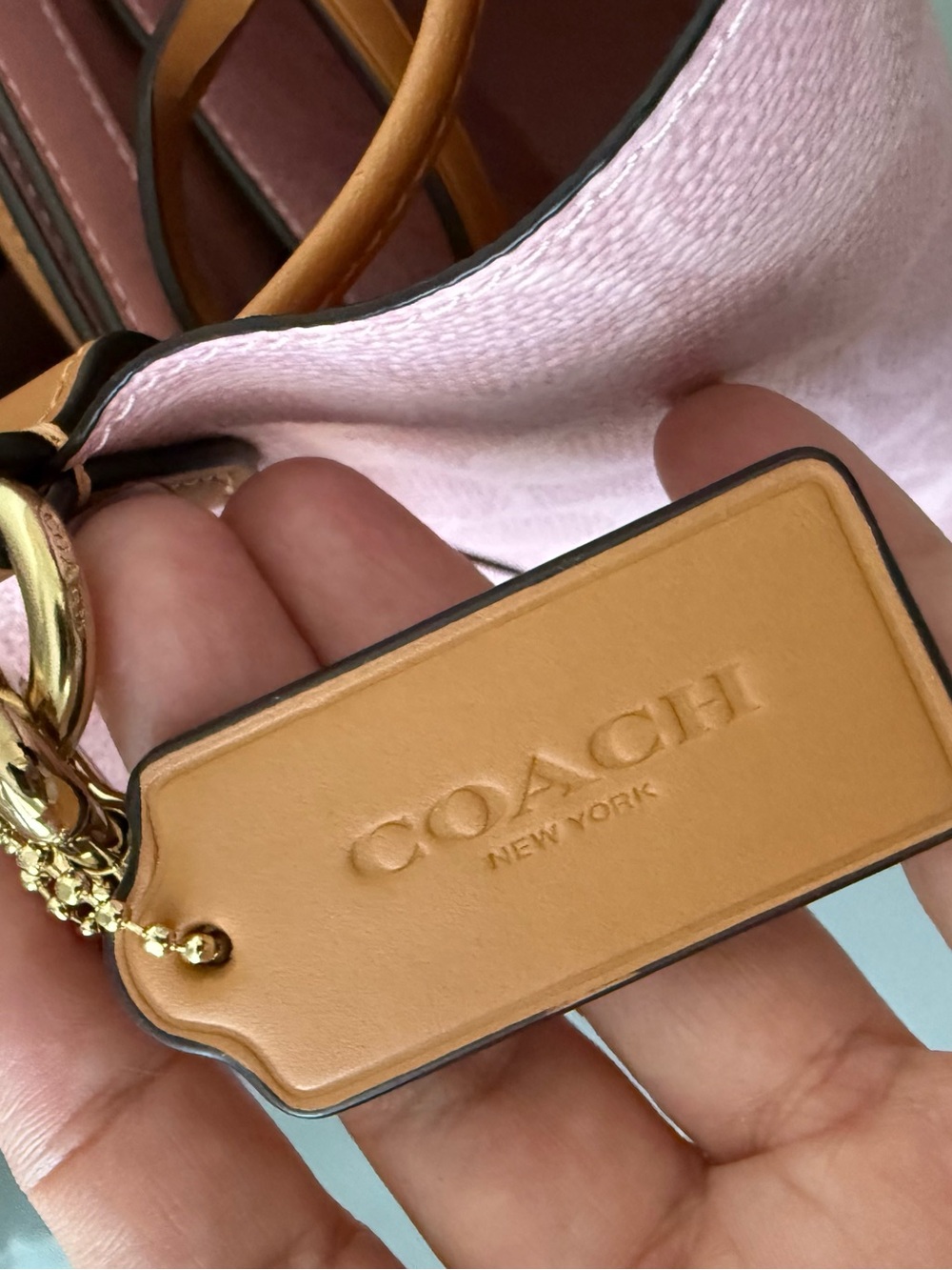 NWOT Coach Outlet Rowan bucket bag in powder pink WITHOUT tea rose charm - Picture 10 of 10